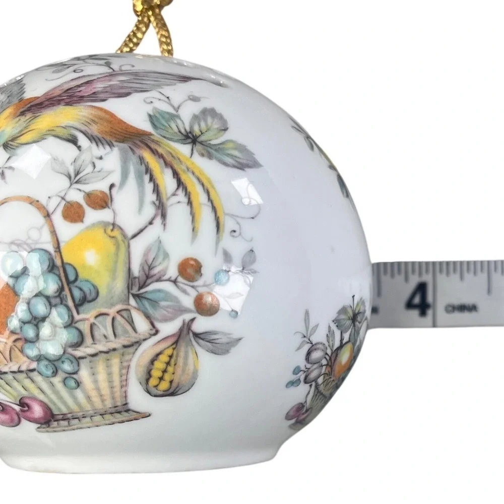 Staffordshire‎ Bone China Pomander Woods of Windsor White Bird Fruit Ornament